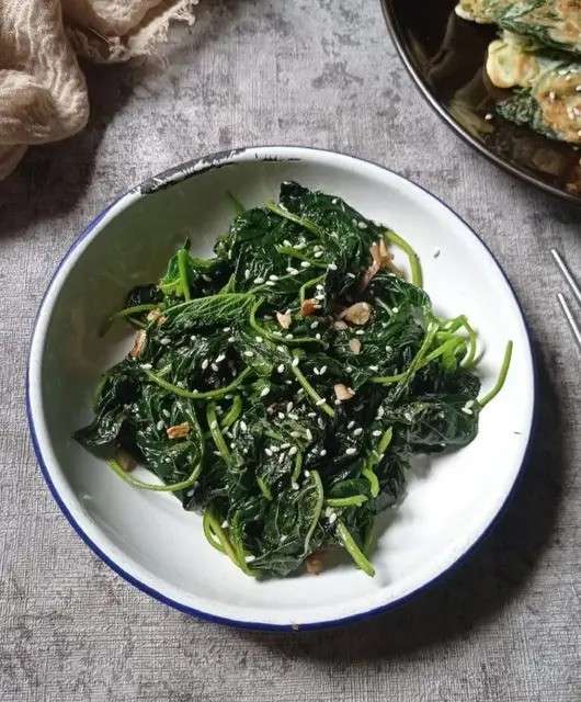 Cara Membuat Salad Sayur Bayam Korea (Sigeumchi Namul)