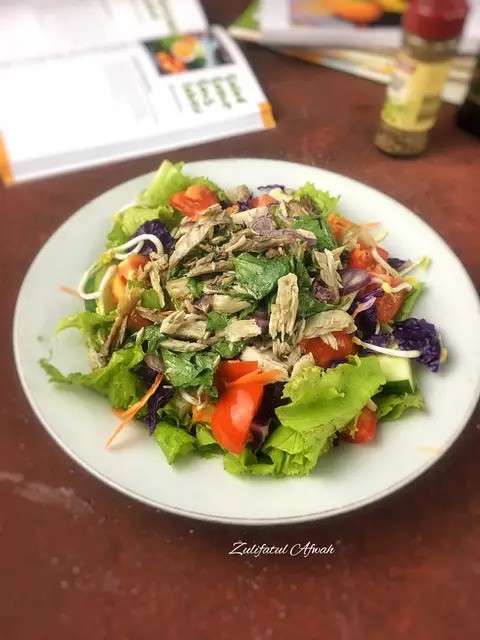 Cara Membuat Salad Sayur Dressing Ikan Tuna Suwir