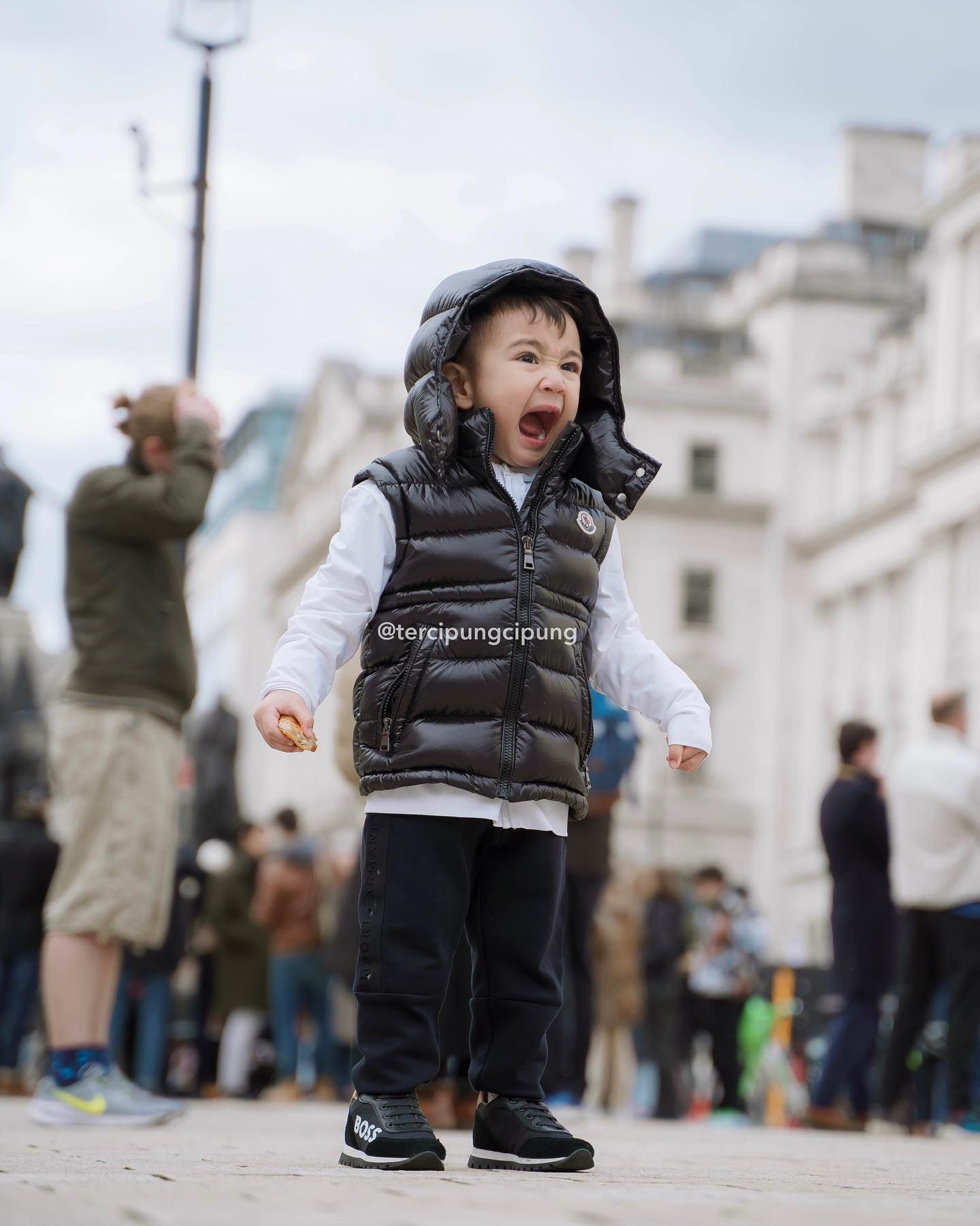 Foto Rayyanza di London yang Menggemaskan