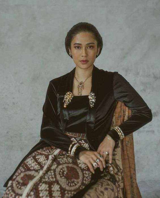 Model Kebaya Tanpa Payet - Kebaya Kutu Baru Hitam Beludru