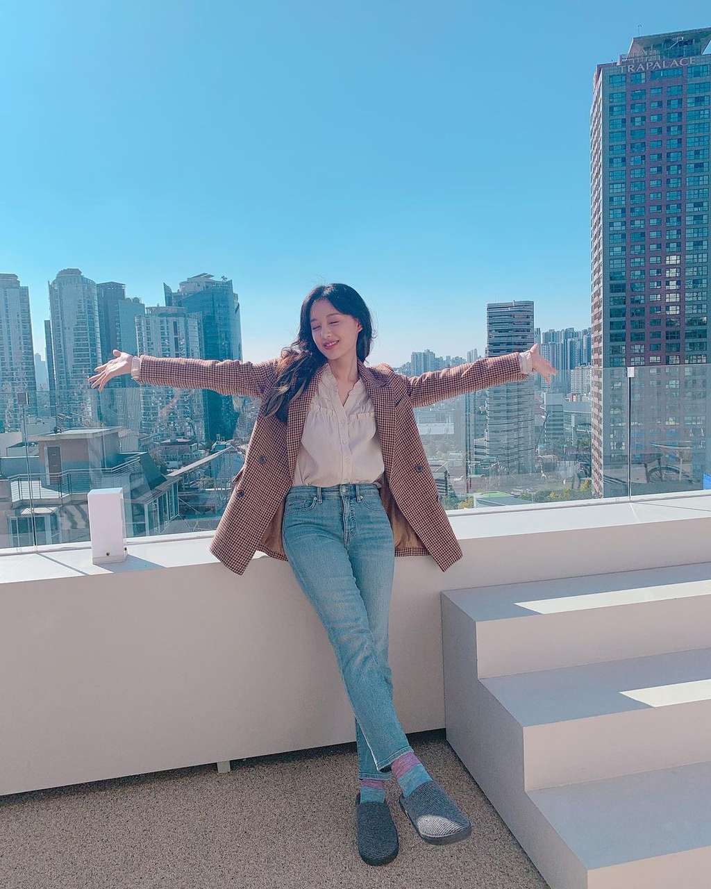 OOTD Casual Ala Kim Ji Won - Blazer dengan Celana Jeans