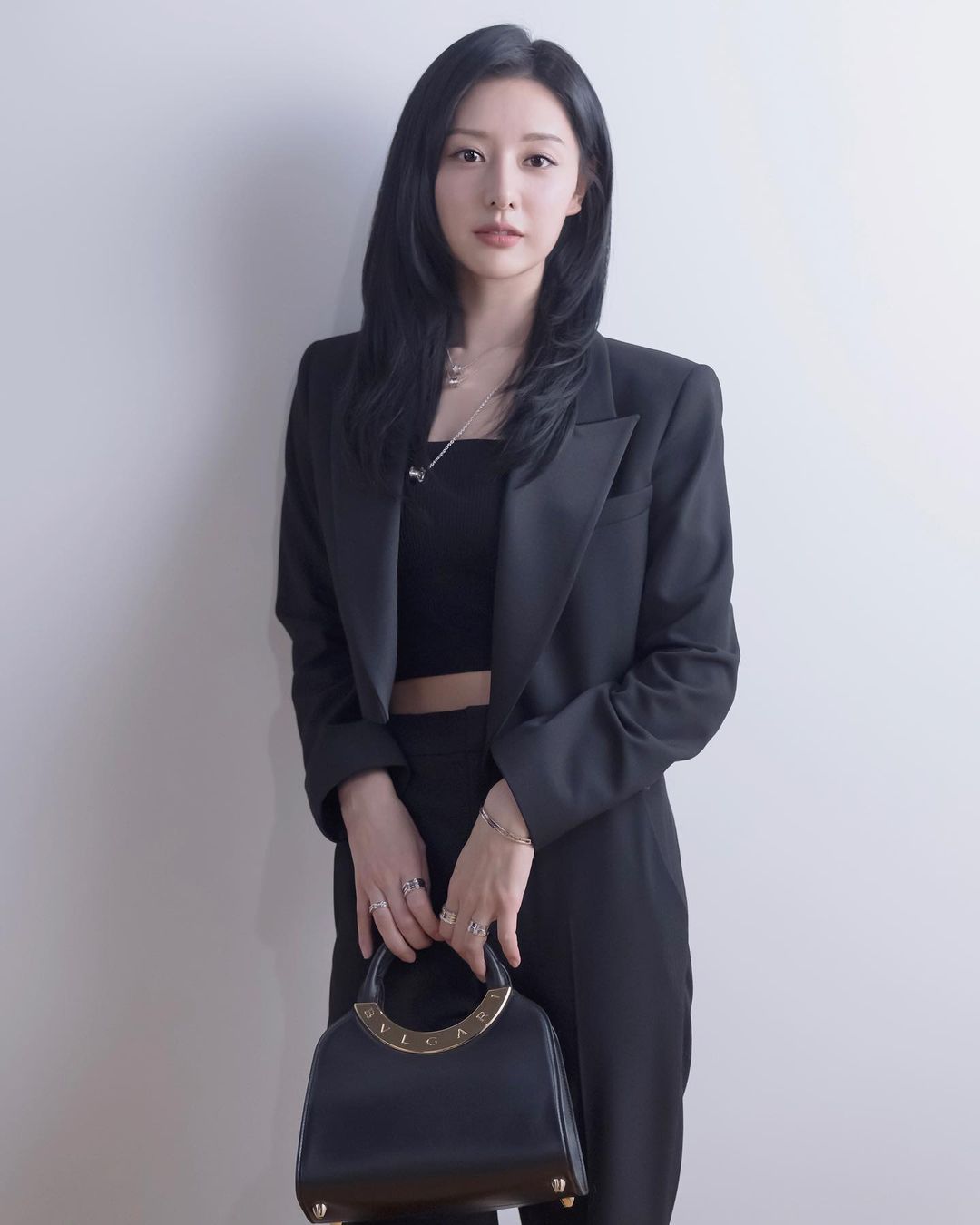 OOTD Casual Ala Kim Ji Won - Crop Top, Blazer, dan Celana