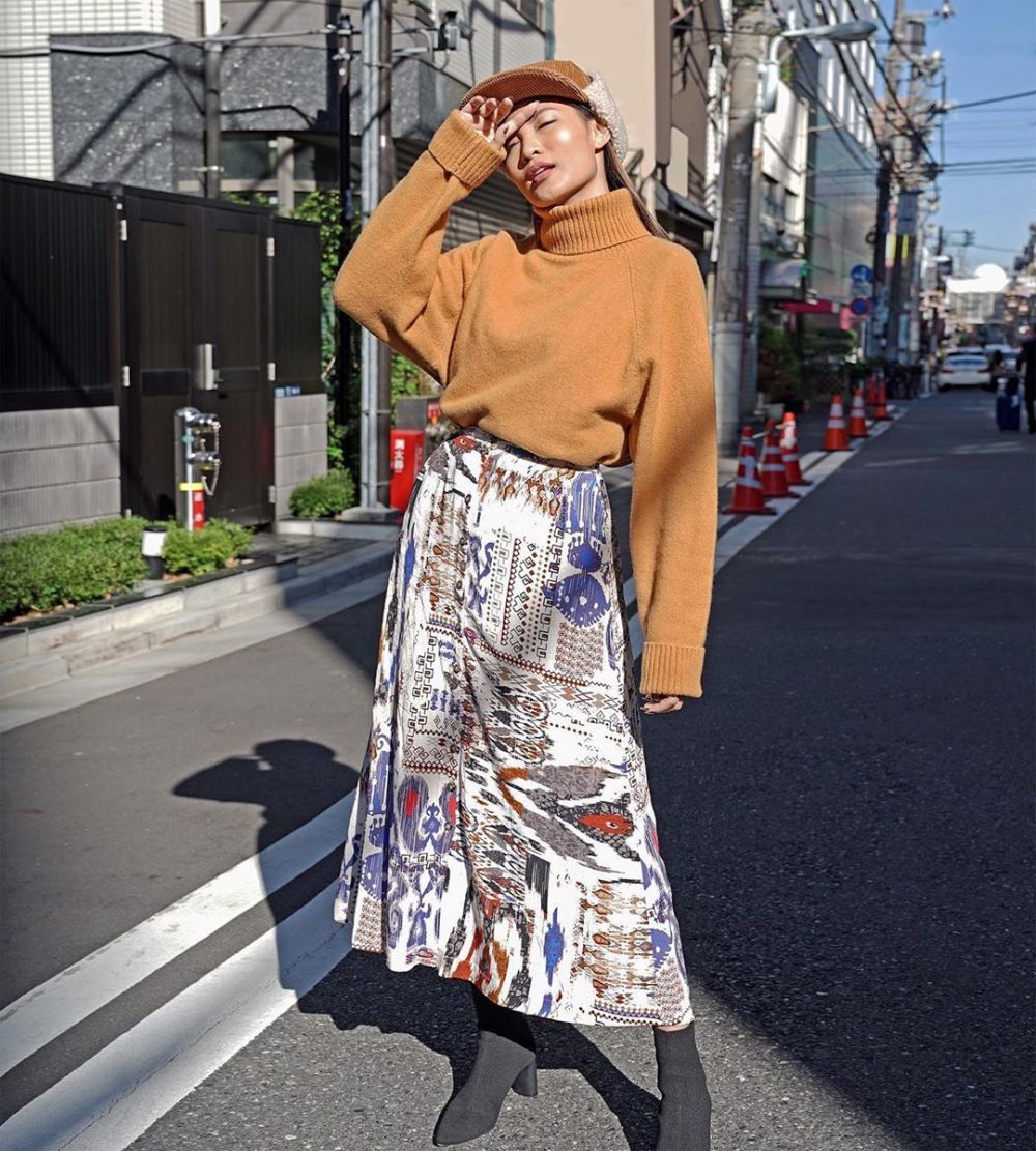 Inspirasi Mix N Match Turtleneck - Turtleneck dengan Rok Midi