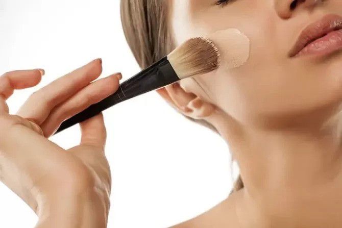 Tutorial Peachy Makeup Look - Base Makeup  Foundation dan Concealer