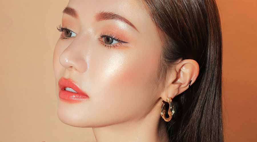 Tutorial Peachy Makeup Look - Tambahkan Highlighter