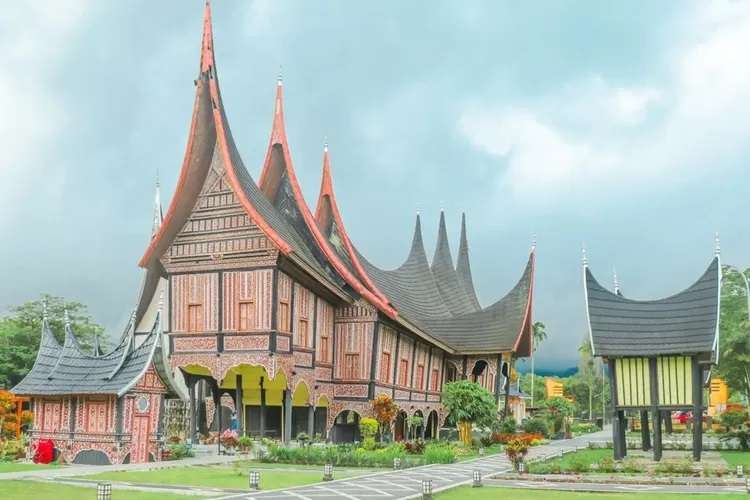 Rumah Gadang berasal dari Provinsi Sumatera Barat