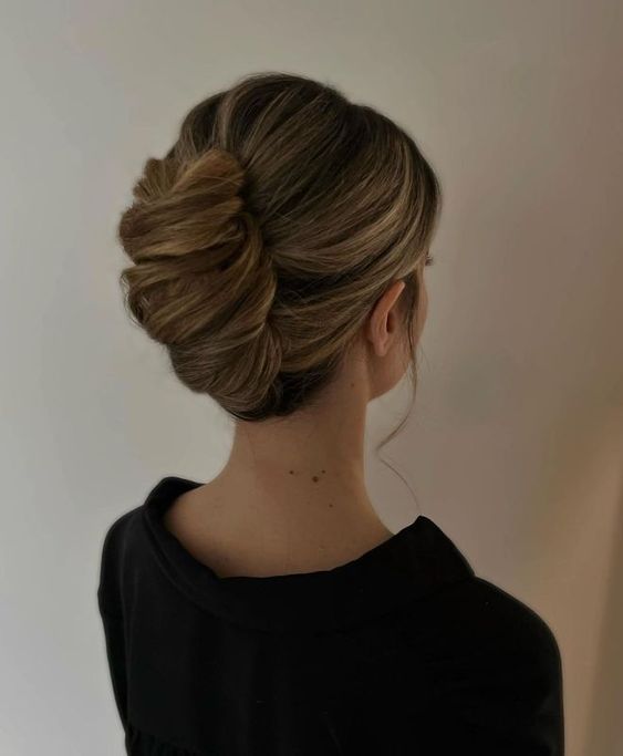 Hair Style Simple Untuk Wedding - French Twist