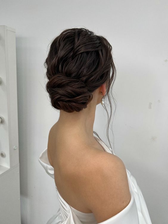 Hair Style Simple Untuk Wedding - Low Bun