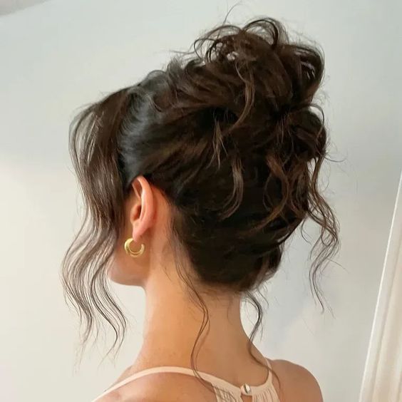 Hair Style Simple Untuk Wedding - Messy Bun