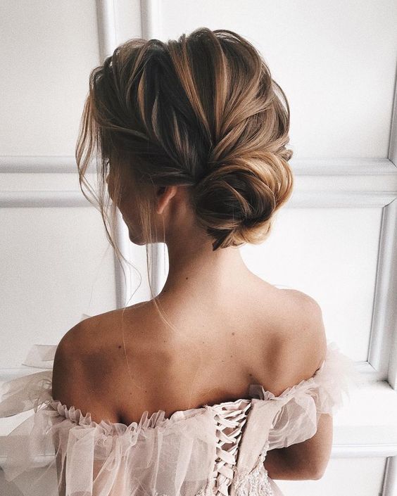 Hair Style Simple Untuk Wedding - Side Swept Bun
