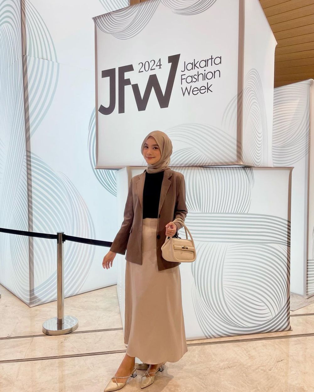 Outfit Kantor Wanita Hijab Dengan Rok - Rok A-Line dengan Blazer