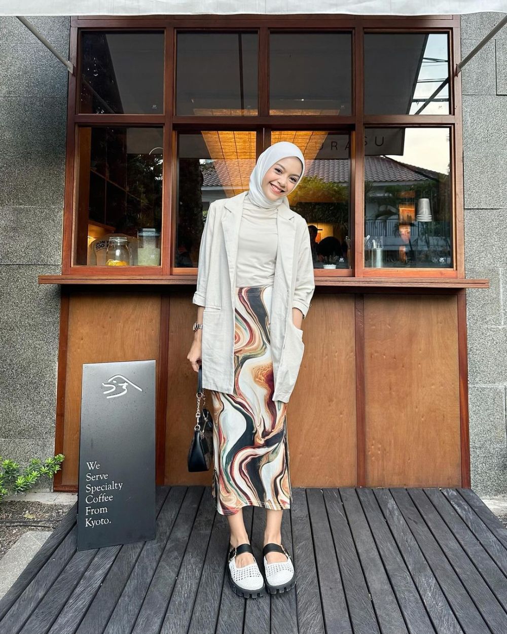 Outfit Kantor Wanita Hijab Dengan Rok - Rok Motif dengan Outer