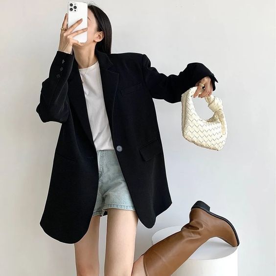 Tips Styling Oversize Blazer - Sempurnakan dengan Handbag