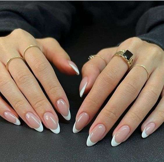 Inspirasi Nail Art Aesthetic - French Tip Nails