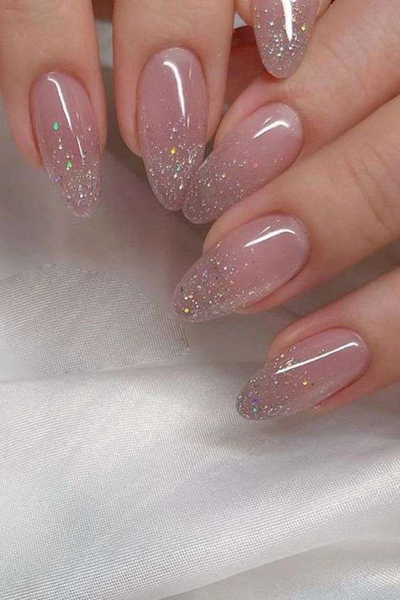 Inspirasi Nail Art Aesthetic - Nude Glitter Nails