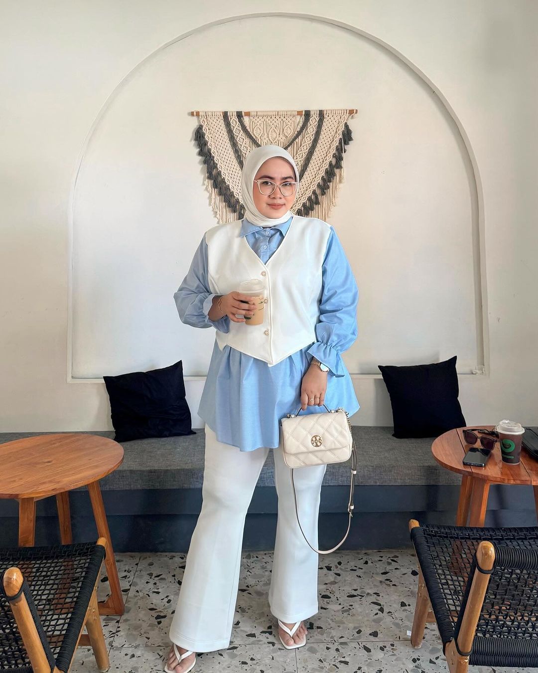 Inspirasi Outfit Kerja Cewek Plus Size - Layered Comfort