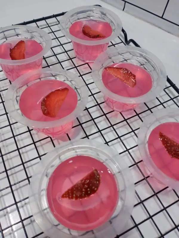 Resep Agar-agar Strawberry Kekinian