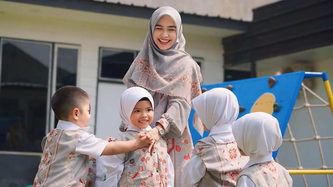 Ria Ricis dan Oki Setiana Dewi Dirikan Sekolah TK