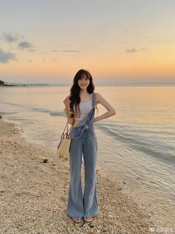 Ide Outfit Ke Pantai - Jumpsuit