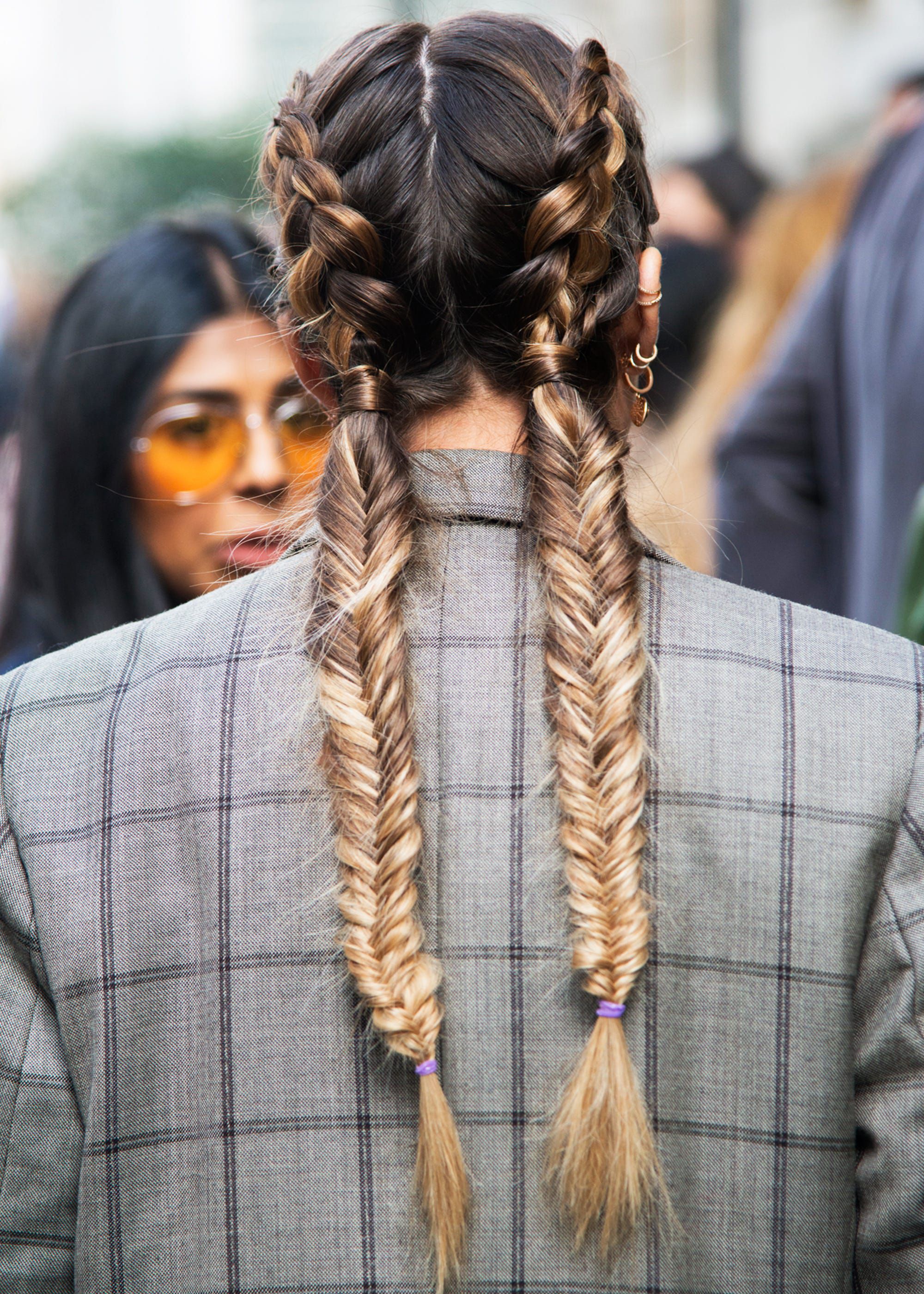 Inspirasi Hairstyle Yang Bikin Wajah Tampak Tirus - Fishtail braid