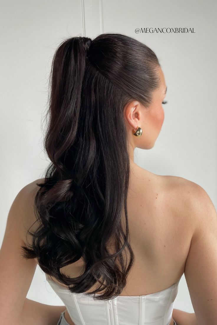 Inspirasi Hairstyle Yang Bikin Wajah Tampak Tirus - Half Up Half Down