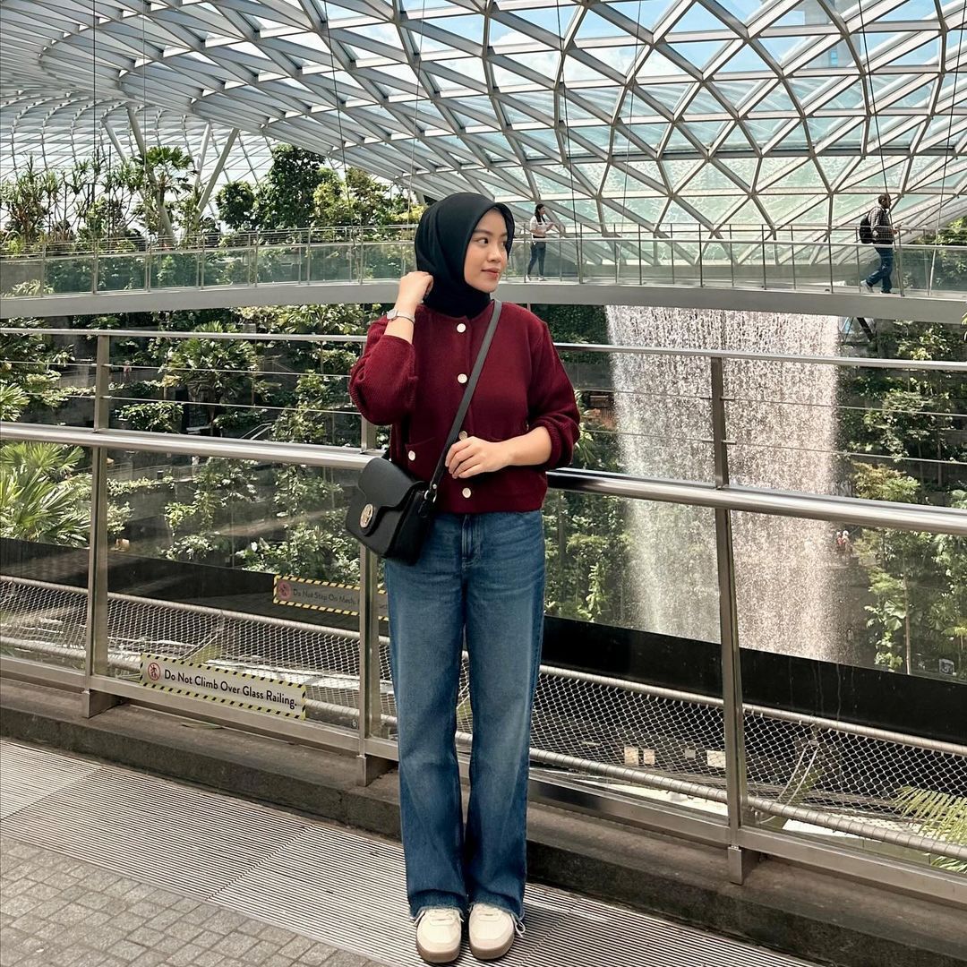 Ide Outfit Ketemu Calon Mertua - Straight Jeans dan Cardigan