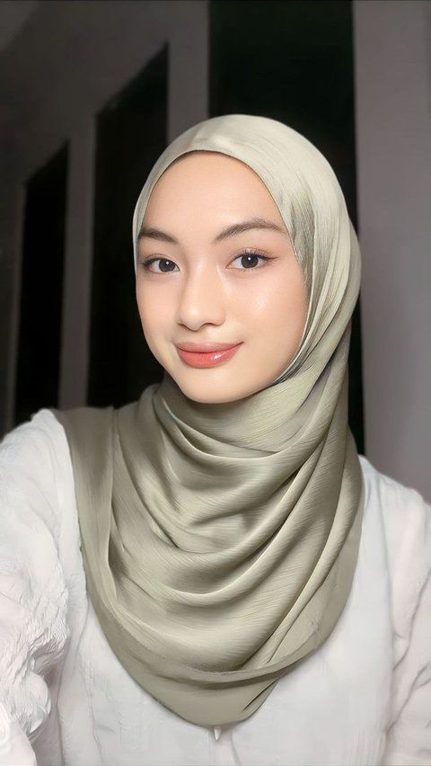 Gaya Hijab Yang Bikin Wajah Terlihat Tirus - Layered Pashmina Style