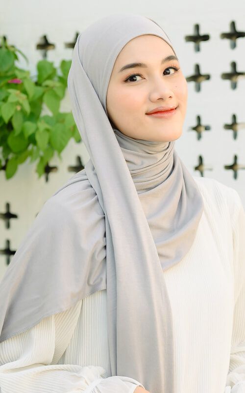 Gaya Hijab Yang Bikin Wajah Terlihat Tirus - Side Draped Hijab