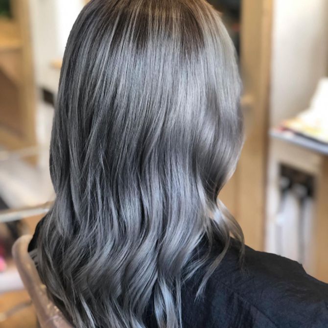 Warna Cat Rambut Yang Cocok Untuk Kulit Sawo Matang - Ash Grey