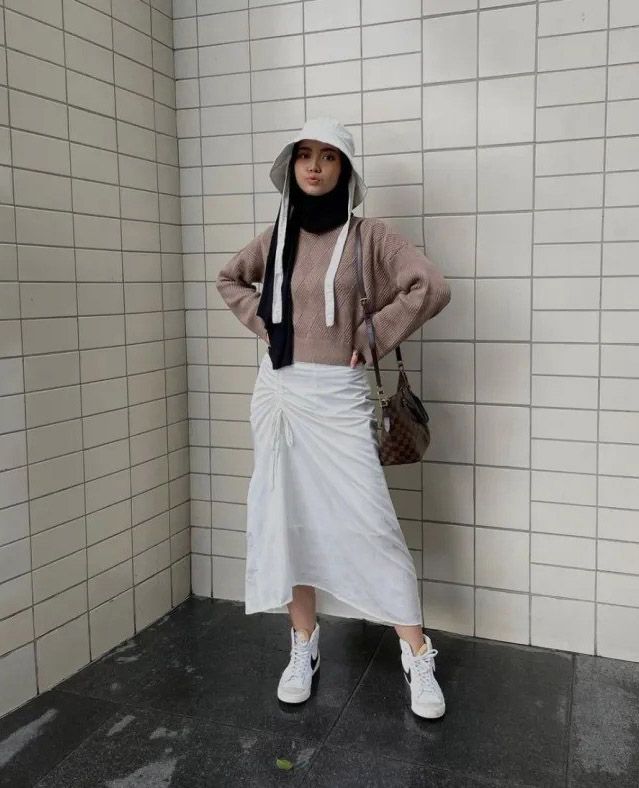 Outfit Nonton Konser Hijab - Wrap Skirt dan Knit Batwing