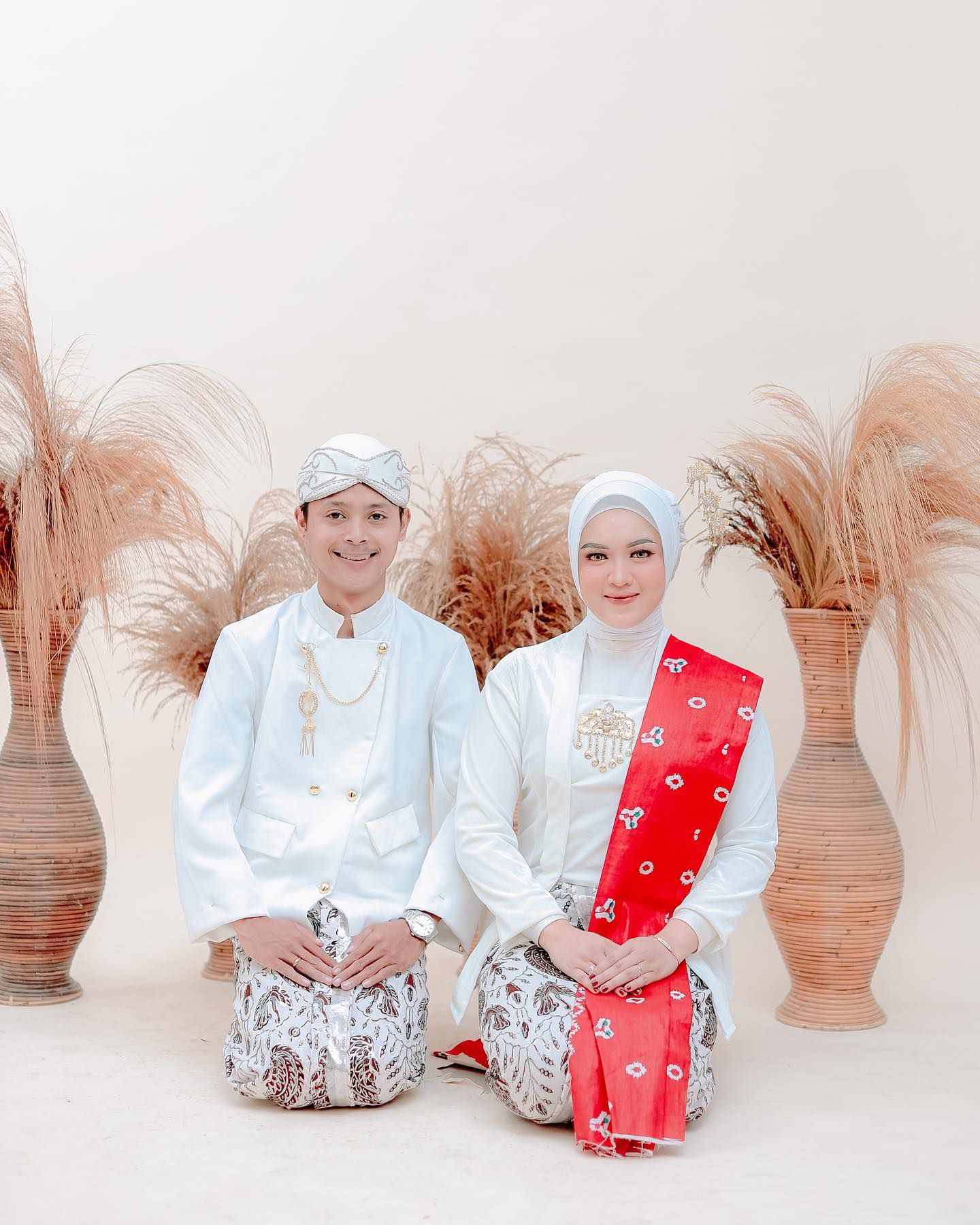 Prewedding Adat Jawa Hijab Serba Putih