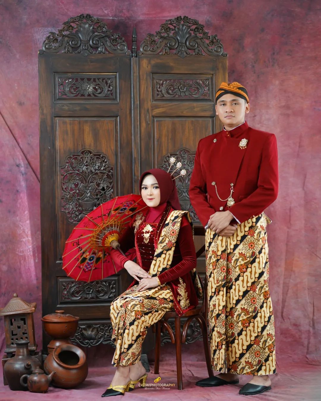 Prewedding Adat Jawa Hijab Nuansa Merah