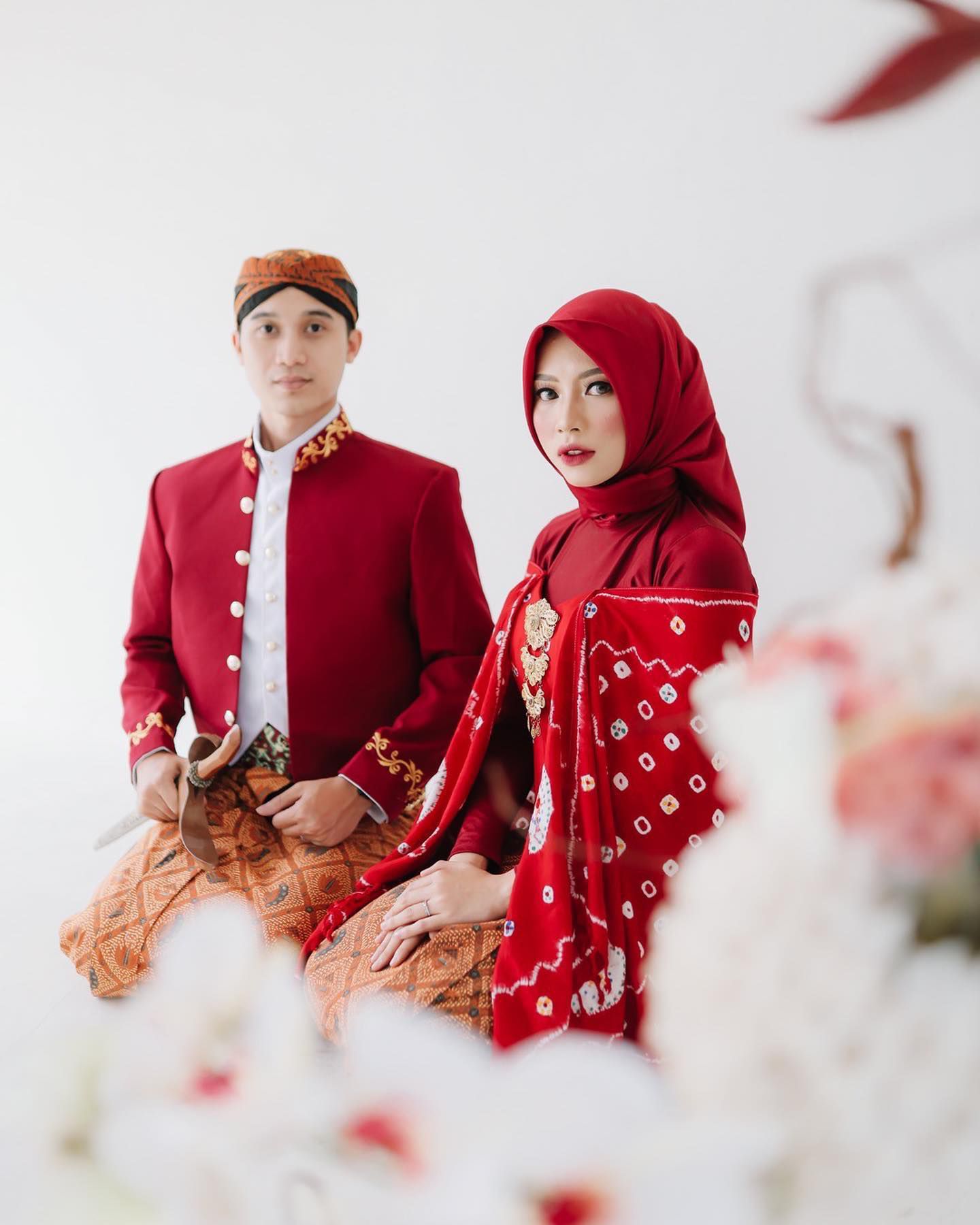 Prewedding Adat Jawa Hijab Modern Merah