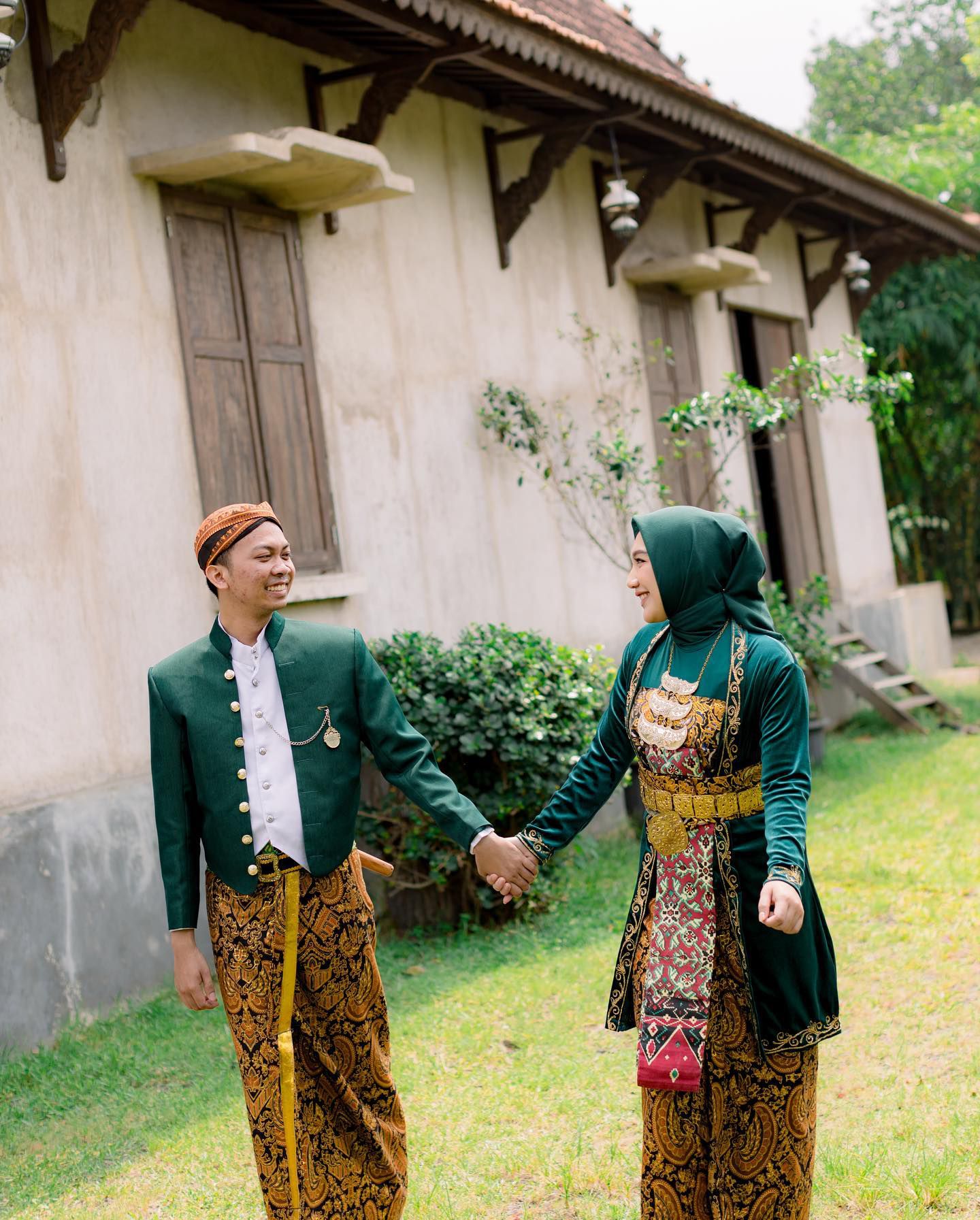 Prewedding Adat Jawa Hijab Tema Alam