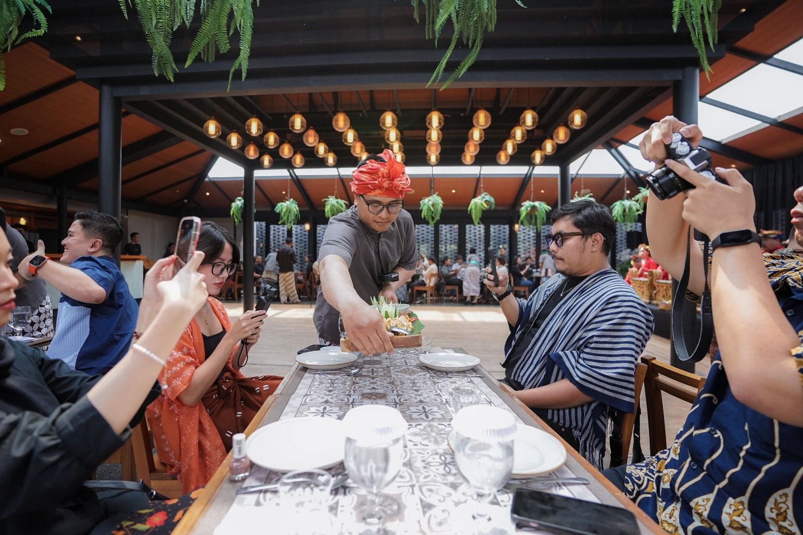 Sarirasa Group Gelar Konferensi Pers Dan Suguhkan Petualangan Kuliner 50 Tahun