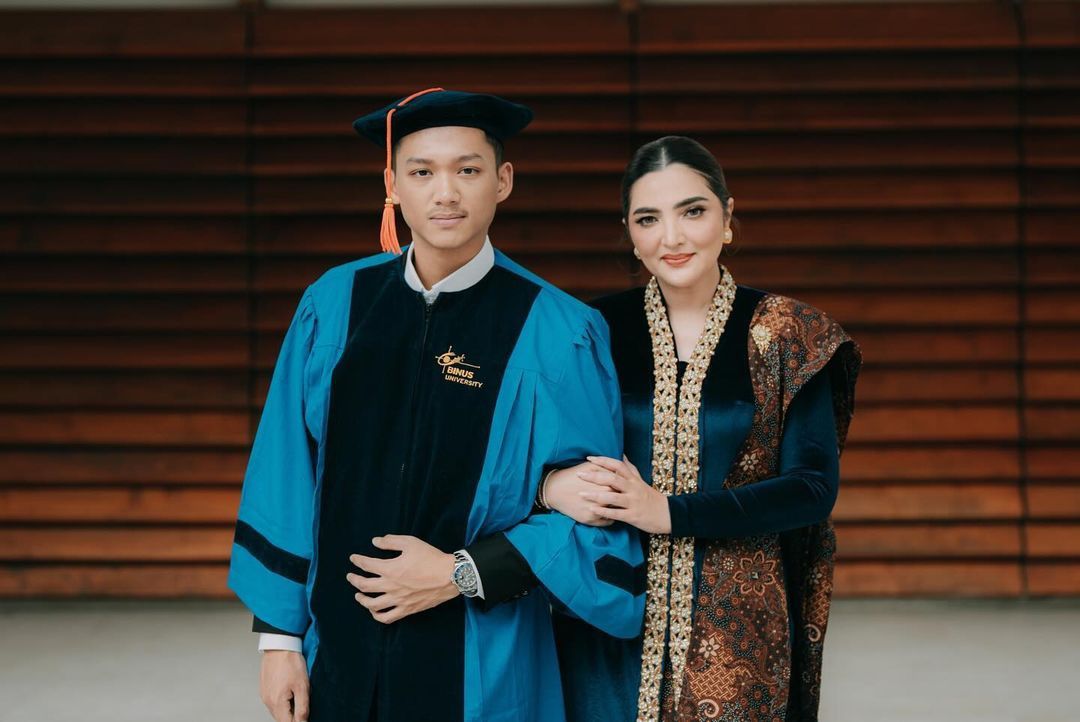 Azriel Hermansyah Ungkap Alasan Tidak Unggah Foto Berdua dengan Kris Dayanti