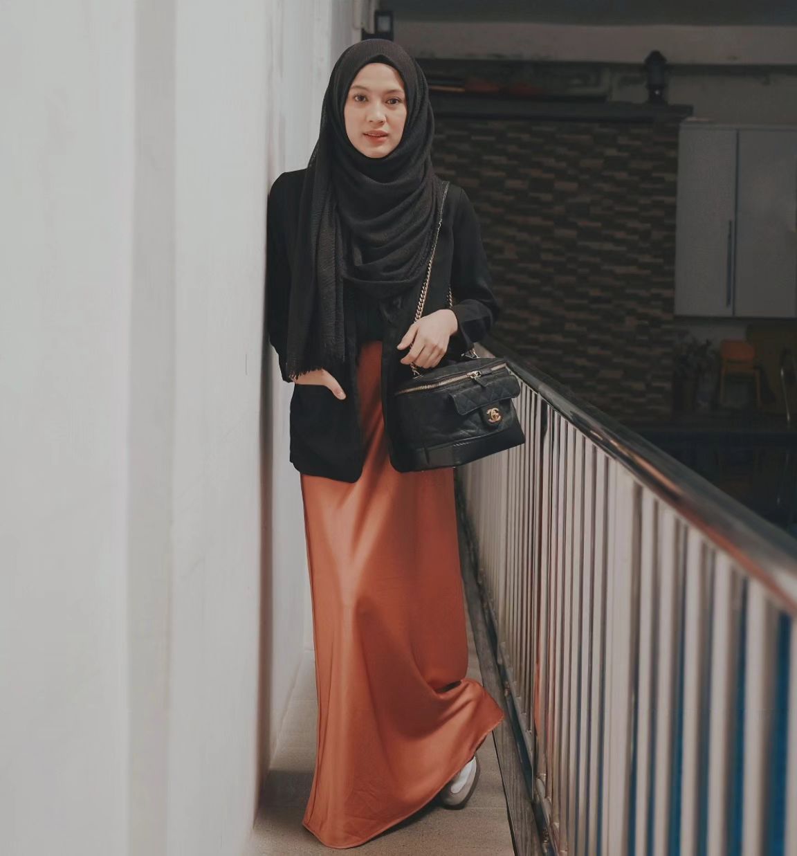 Outfit Kerja Hijab Syar i – Blazer dan A-Line Skirt