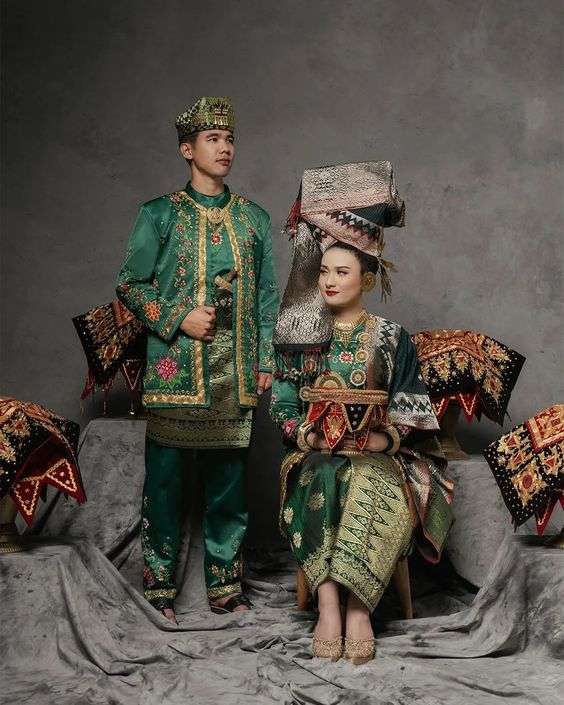 Nama Baju Adat Sumatera Barat