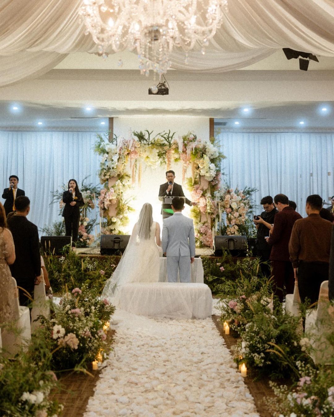 15 Foto Pemberkatan Nikah Cassandra Lee dan Ryuken Lie