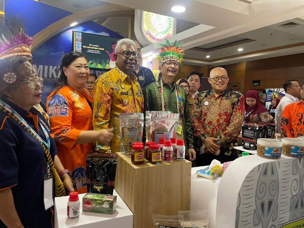 Johannes Rettob Kenalkan UMKM Mimika di Simposium Nasional 2024