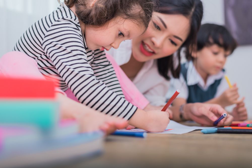 Ide Bermain Anak Usia 2 Tahun - Menggambar dan Mewarnai