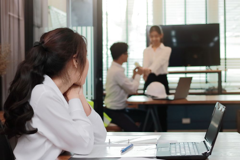 Kesalahan saat PDKT dengan Teman Sekantor