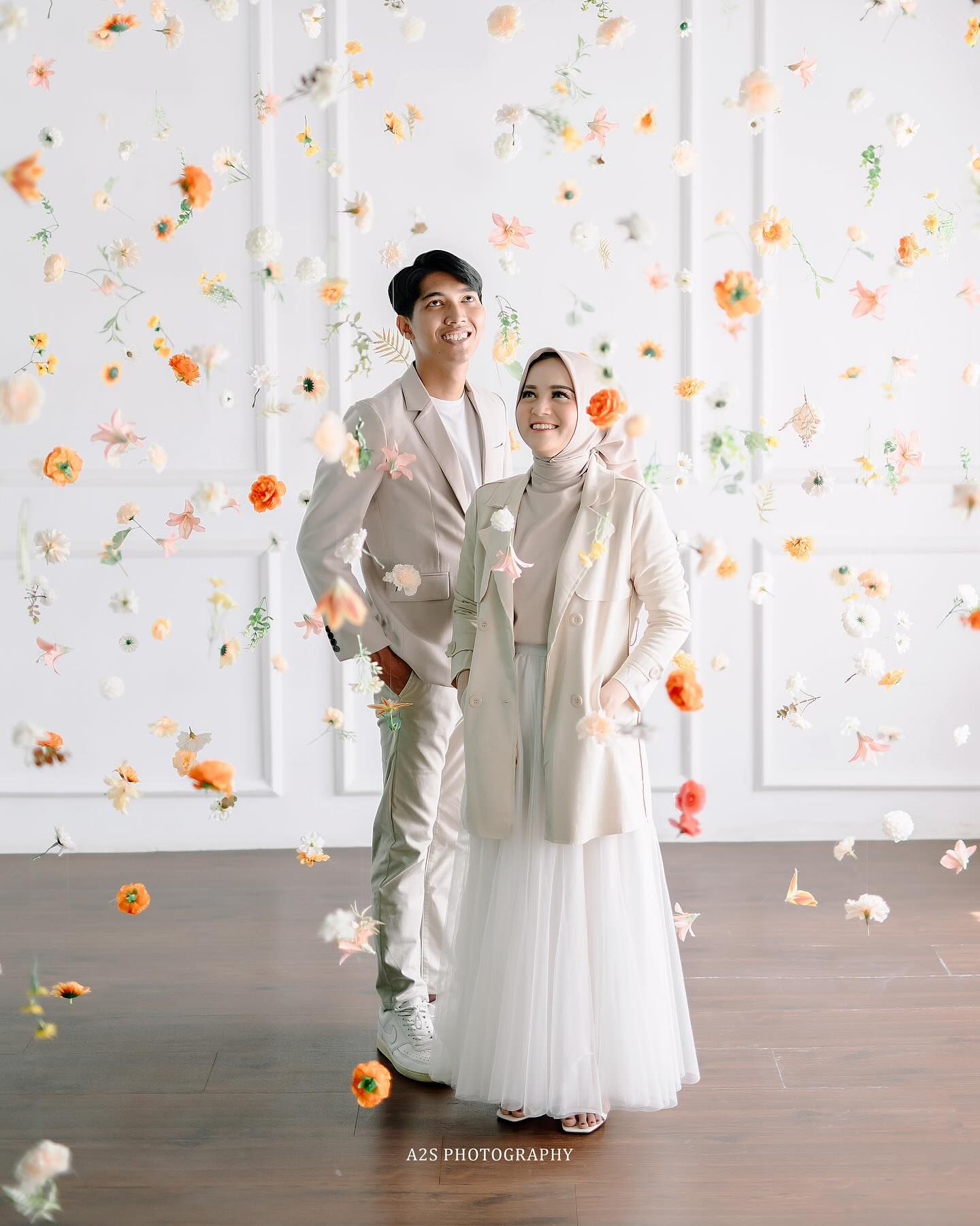 Prewedding ala Korea Hijab Indoor Bertema Musim Gugur