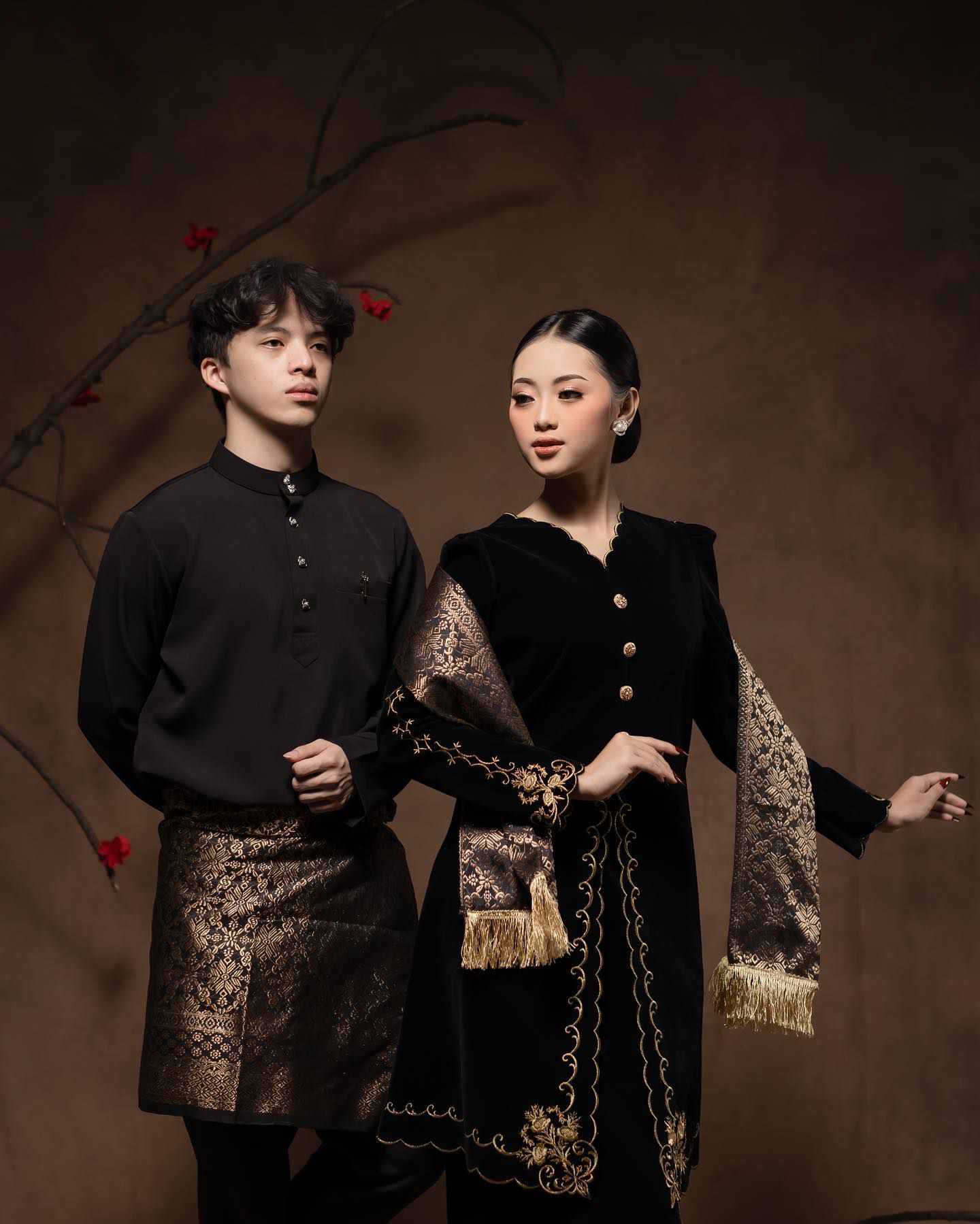 Prewedding Baju Hitam dengan Adat Melayu