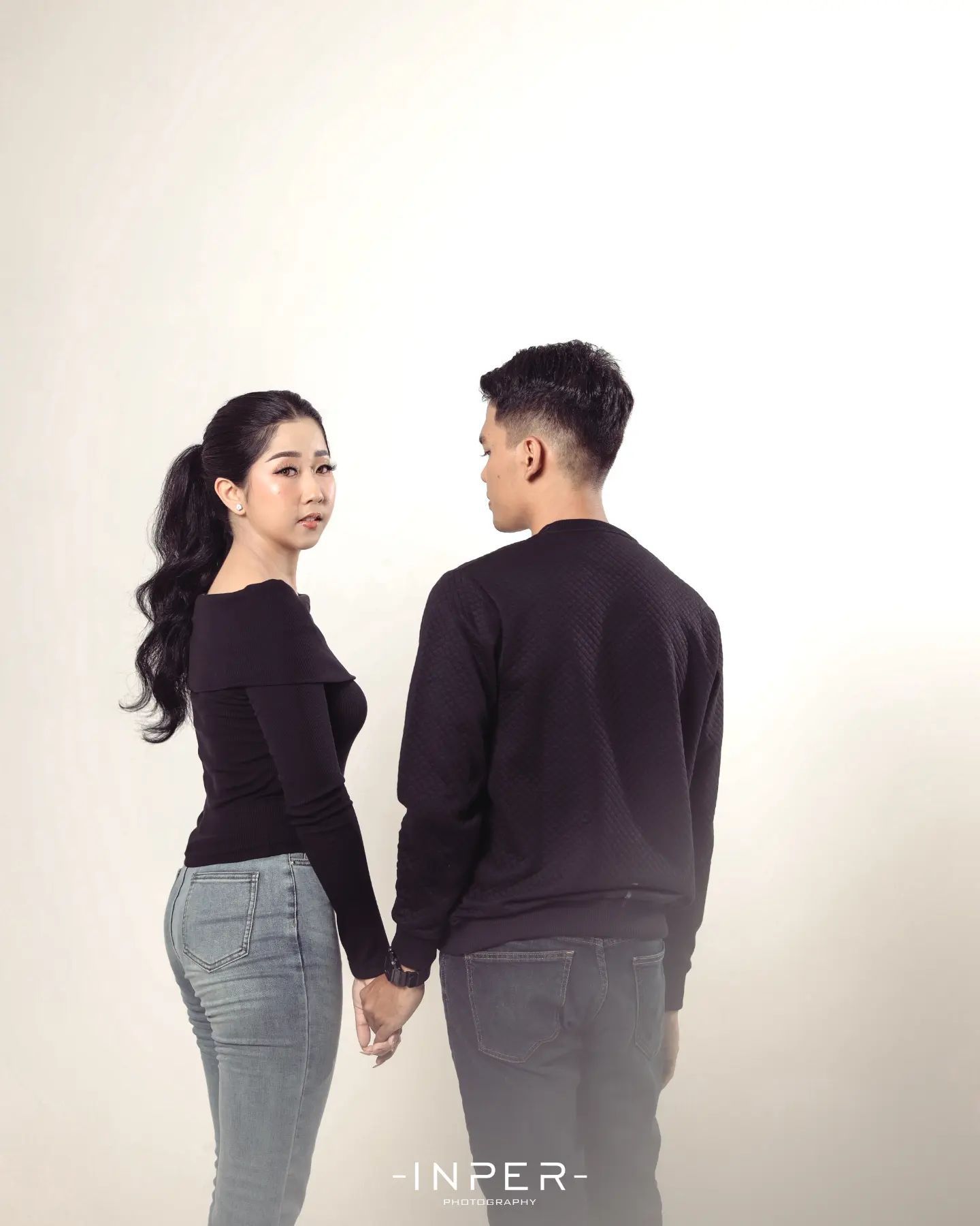 Prewedding Baju Hitam Casual