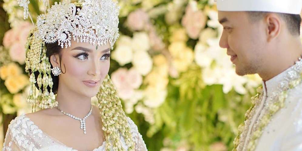 Dipilih Zaskia Gotik Rancang Kebaya Pernikahan, Ivan Gunawan Ngaku Merinding