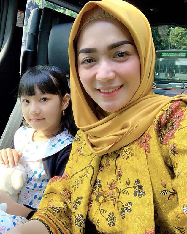 8 Potret Cantik Imel Putri Cahyati, Mantan Istri Sirajuddin Mahmud Sekaligus Sahabat Zaskia Gotik