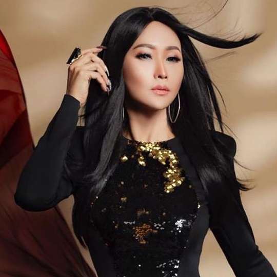 Kayak Singa, Inul Daratista Bagikan Foto Belasan Tahun Lalu Bareng Krisdayanti yang Lagi Nyayi Baren