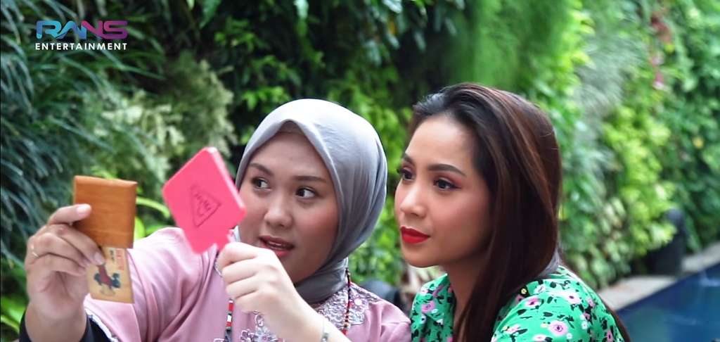 Momen-Momen Nagita Slavina Pakai Make-Up Murah Puluhan Ribu, Begini Nih Hasilnya!