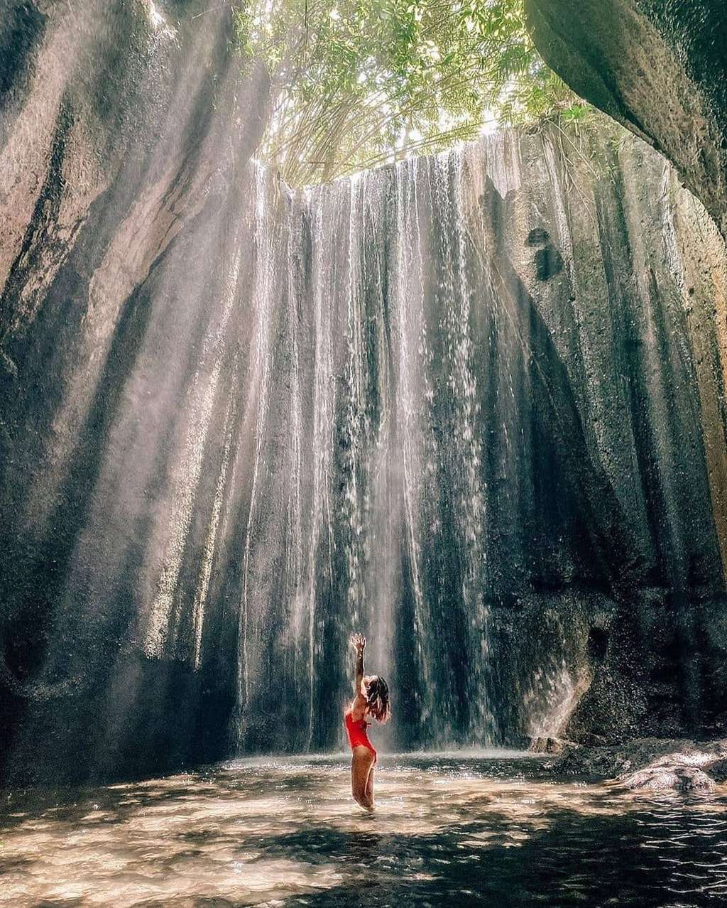 Menjelajahi Keindahan Air Terjun Tukad Cepung: Surga Tersembunyi di Bali